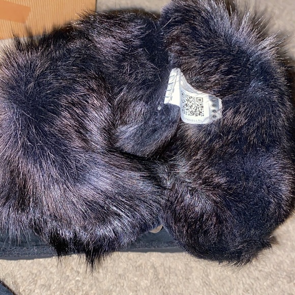 UGG Women’s Meadow buckle fold over boot in Black size 7 - Picture 8 of 9